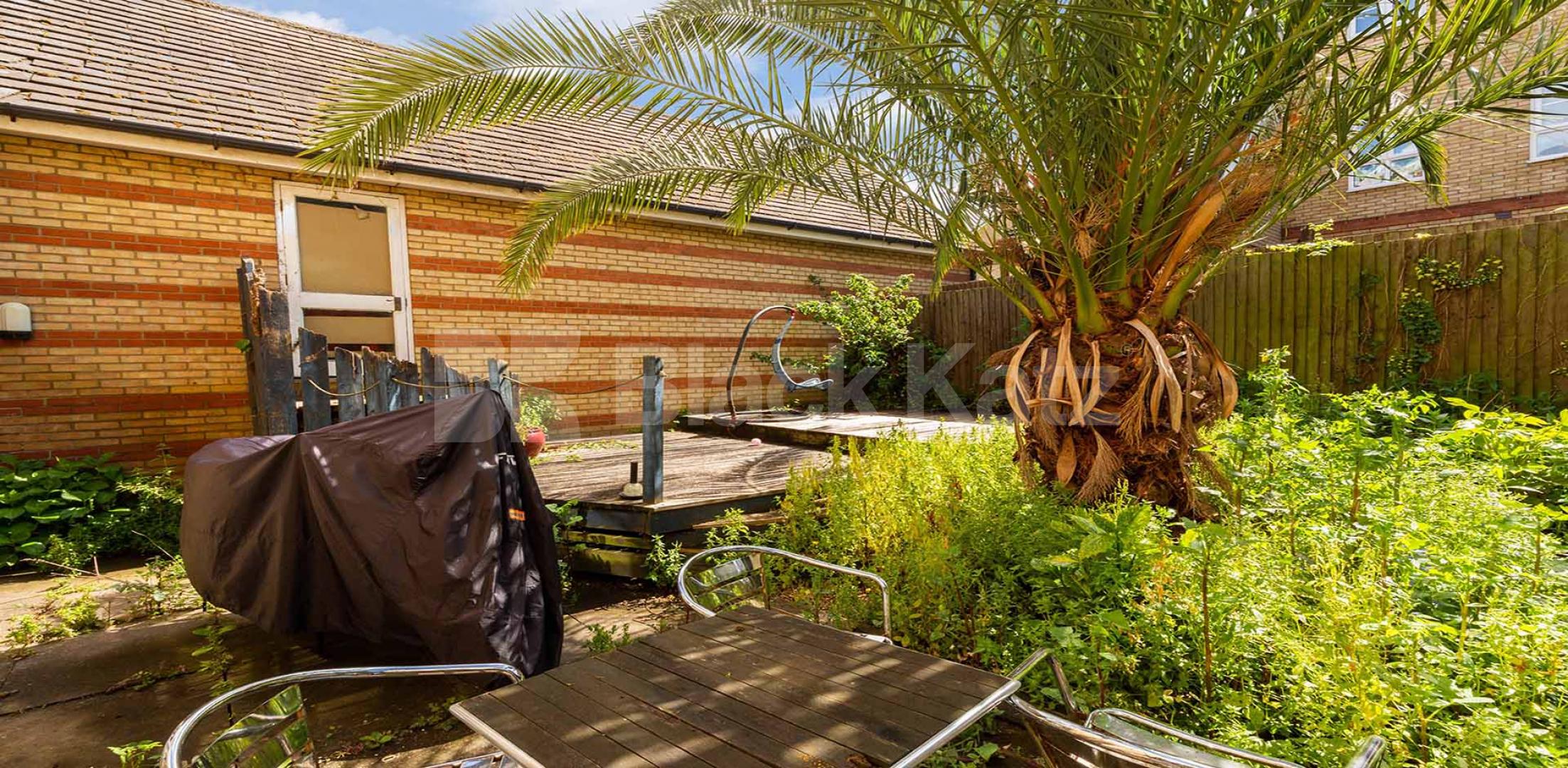 			4 DOUBLE AND TWO BATHROOMS!, 4 Bedroom, 2 bath, 1 reception House			 Stock Orchard Crescent, CALEDONIAN ROAD 